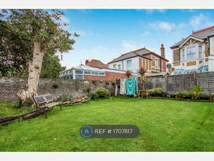 2 Bedroom Flat To Rent In Winchester Road, Worthing, BN11