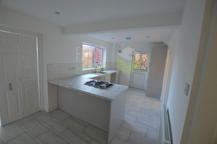 3 Bedroom Semi-Detached House To Rent In St. Ives Road, Wigston, LE18