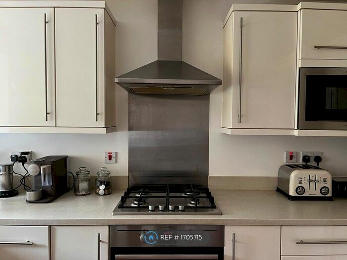 1 Bedroom Flat To Rent In Findlay Mews, Marlow, SL7