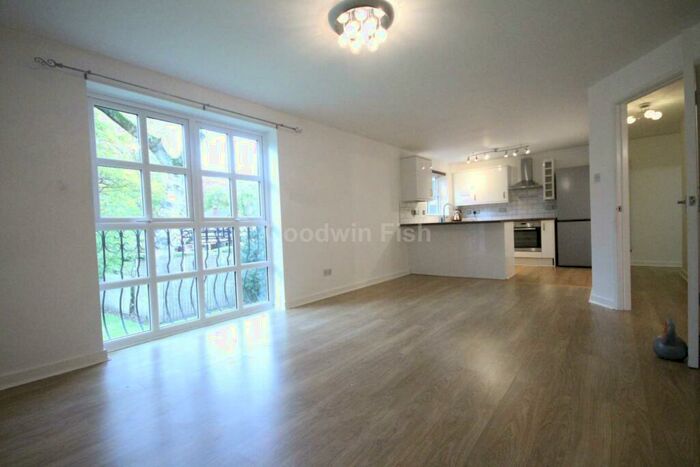 2 Bedroom Apartment To Rent In Keats Mews, Brooklands, M23