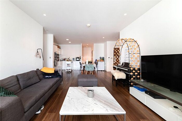 3 Bedroom Flat To Rent In Hornbeam House, Quebec Way, London, SE16