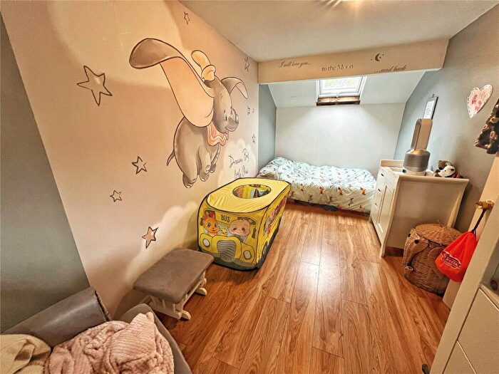 3 Bedroom End Of Terrace House For Sale In Smallshaw Fold, Ashton-under-Lyne, Greater Manchester, OL6