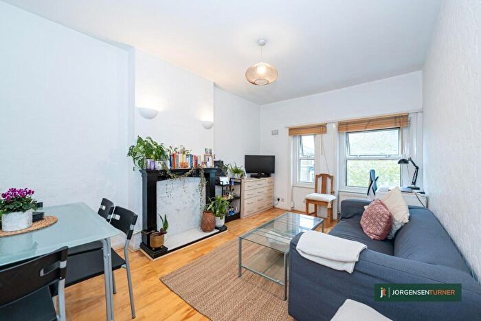 1 Bedroom Flat To Rent In Brondesbury Villas, Queens Park, London, NW6