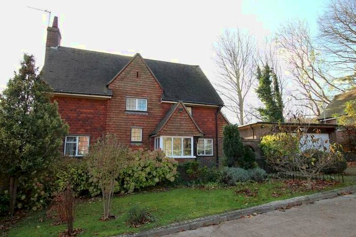 2 Bedroom Detached House To Rent In Linkway, Eastbourne, BN20