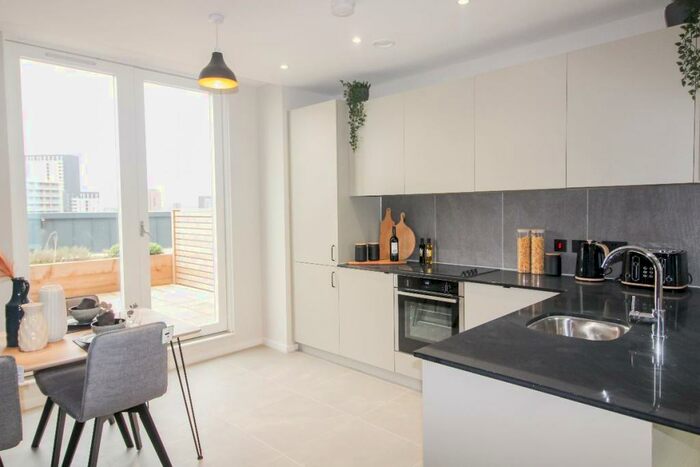 3 Bedroom Apartment To Rent In City Gardens, M15