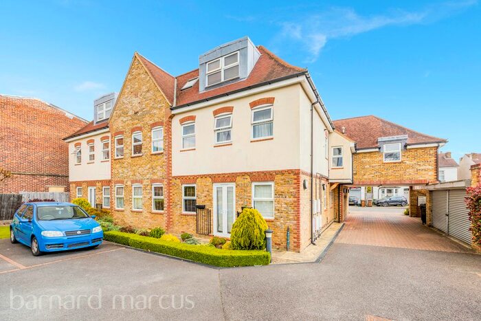 2 Bedroom Flat To Rent In Carshalton Grove, Sutton, SM1