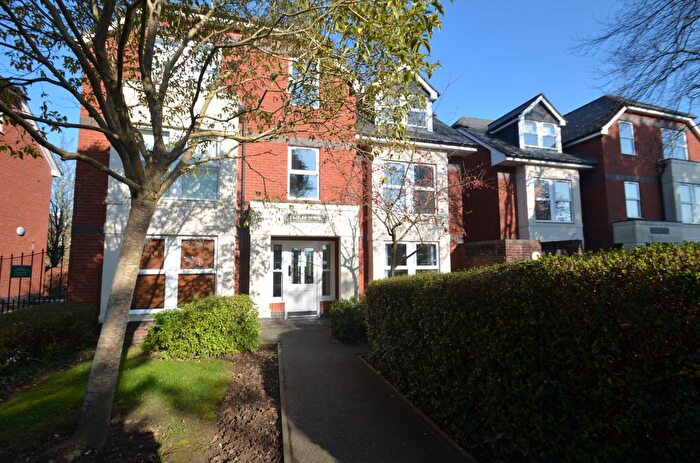 2 Bedroom Flat To Rent In School Lane, Egham, TW20