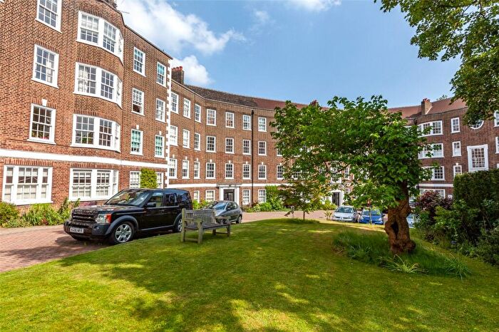 3 Bedroom Apartment For Sale In South Grove House, South Grove, London, N6