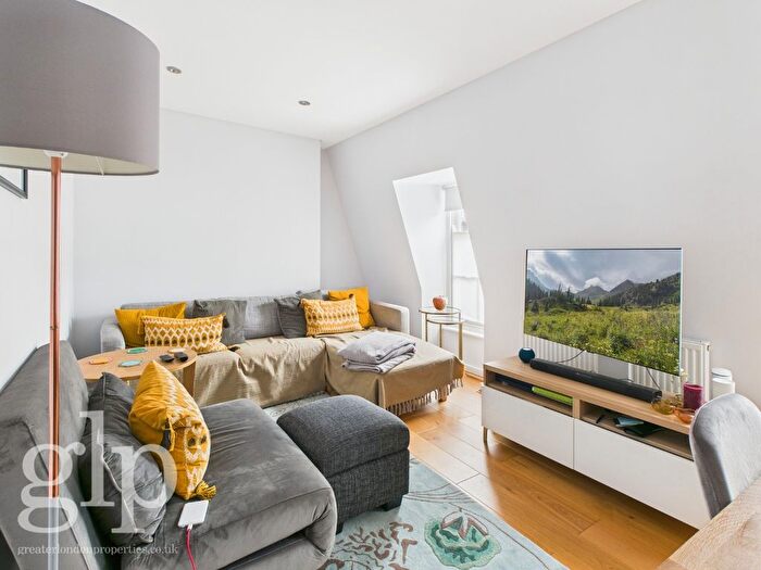 2 Bedroom Flat For Sale In Coram Mansions, - Millman Street, London, WC1N