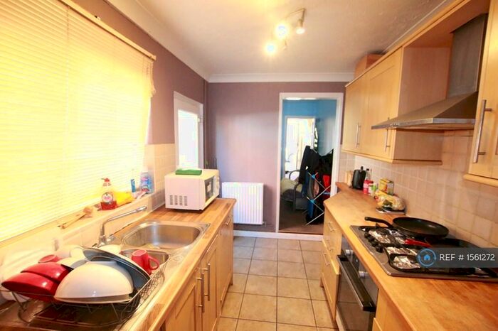 4 Bedroom Terraced House To Rent In Brighton Road, Reading, RG6