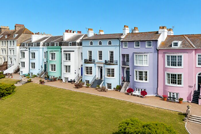 2 Bedroom Flat For Sale In Central Parade, Herne Bay, CT6
