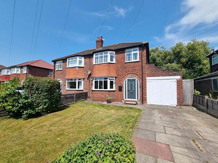 3 Bedroom Semi-Detached House For Sale In Glebelands Road, Sale, M33