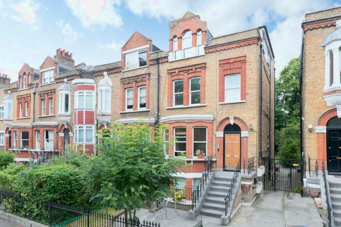 2 Bedroom Flat To Rent In The Gardens East Dulwich, SE22