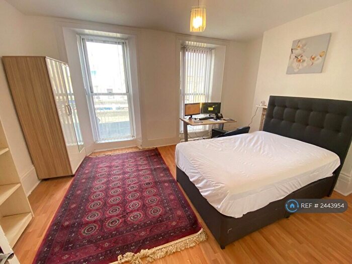 1 Bedroom Flat To Rent In Camden High Street, London, NW1