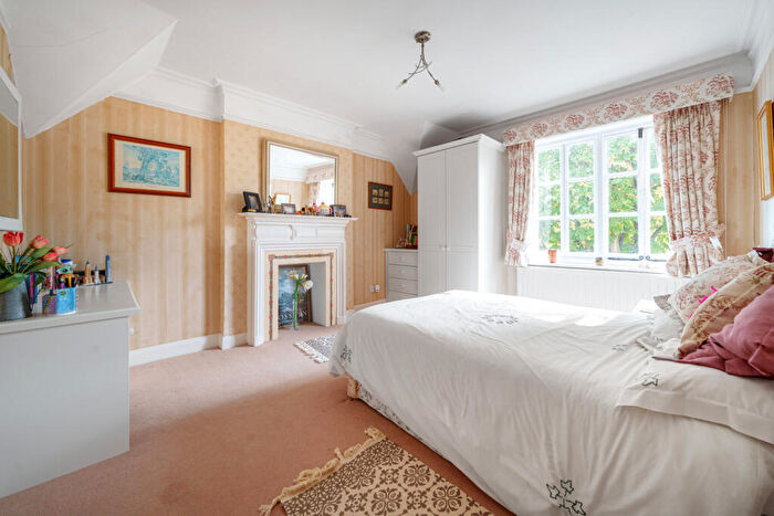 5 Bedroom Detached House For Sale In Latchmoor Grove, Chalfont St. Peter, Gerrards Cross, Buckinghamshire, SL9