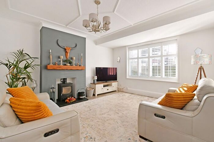 2 Bedroom Semi Detached House For Sale In Warminster Road, Norton Lees, Sheffield, S8