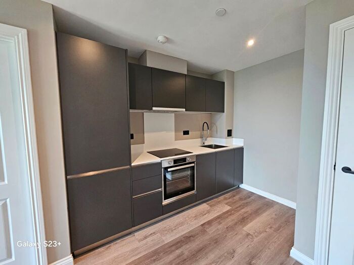 2 Bedroom Flat To Rent In Springwell Gardens, Whitehall Road, Leeds, LS12