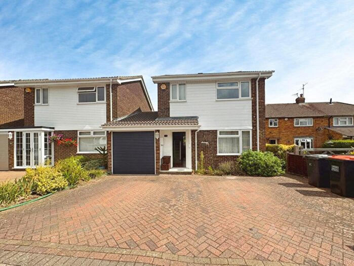 3 Bedroom Detached House To Rent In Hillcroft, Dunstable, Bedfordshire, LU6