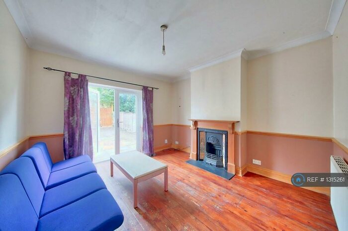 4 Bedroom Semi-Detached House To Rent In Hardman Road, Kingston Upon Thames, KT2