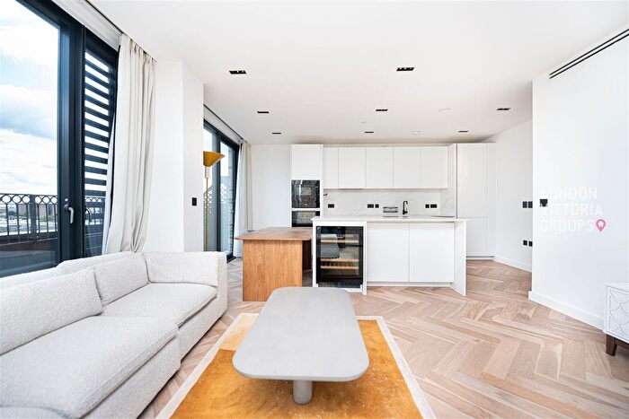 3 Bedroom Flat To Rent In Cluny Mews, London, SW5