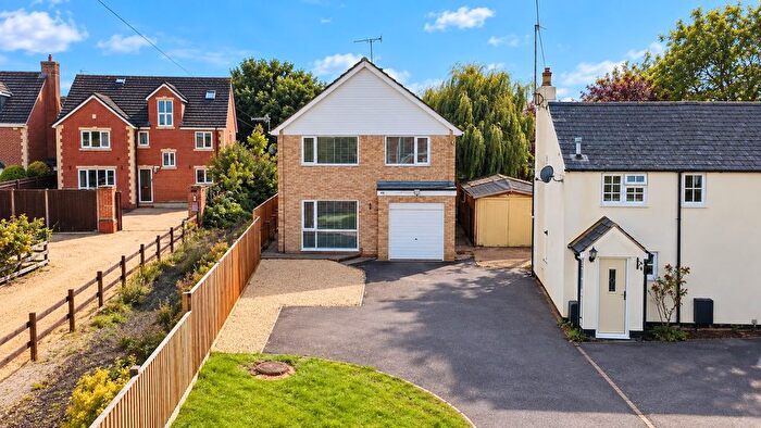 3 Bedroom Detached House For Sale In High Street, Haydon Wick, Swindon, Wiltshire, SN25