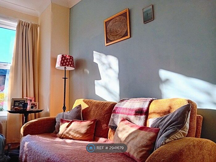 2 Bedroom Flat To Rent In Tooting, London, SW17