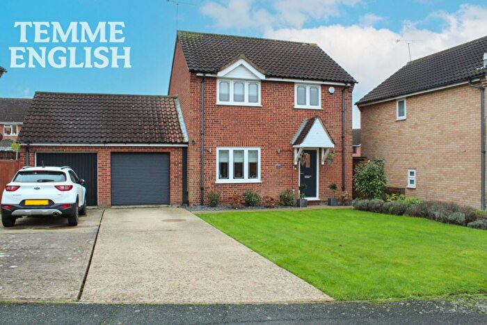 3 Bedroom Detached House For Sale In Heybridge Drive, Wickford, SS12