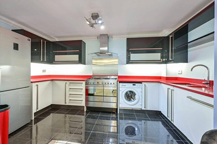 2 Bedroom Flat To Rent In Worple Road, Wimbledon, London, SW19