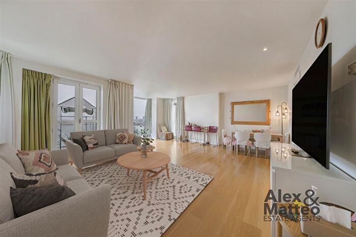 3 Bedroom Flat To Rent In Westferry Circus, Canary Wharf, E14