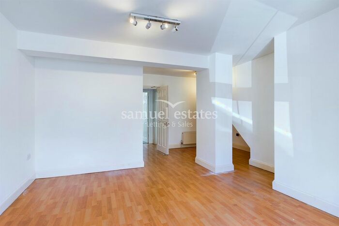 2 Bedroom Flat To Rent In High Street Colliers Wood, SW19