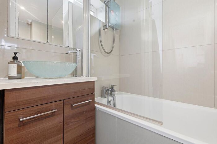 2 Bedroom Flat For Sale In Anderson Road, Hackney, E9 - Photo 11