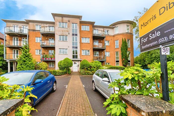 2 Bedroom Flat For Sale In Hill Lane, Southampton, Hampshire, SO15