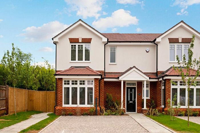 3 Bedroom Semi-Detached House For Sale In Beverley Close, Weybridge, KT13