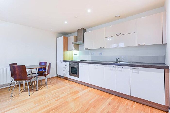 2 Bedroom Flat For Sale In Dancers Way, Greenwich, London, SE8