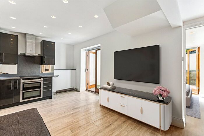 2 Bedroom Flat To Rent In Ladbroke Grove, London, W10