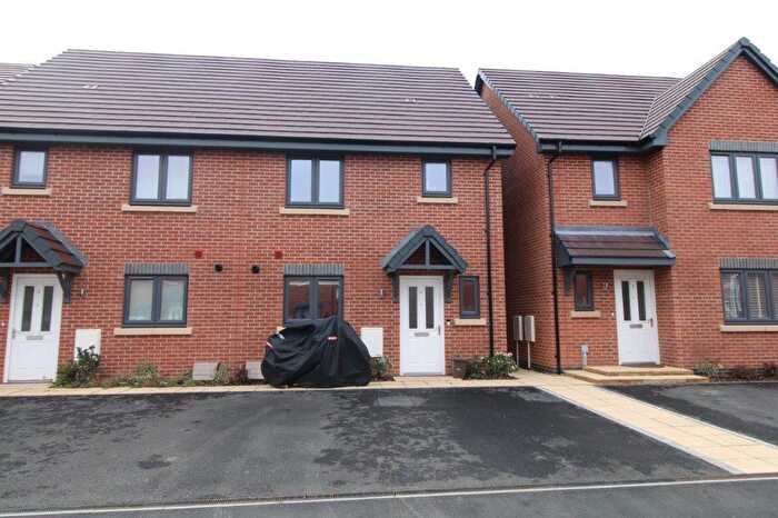 3 Bedroom Semi-Detached House To Rent In Pinkney Close, Daventry, NN11