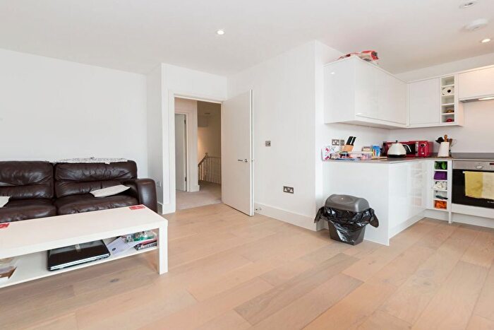 2 Bedroom Flat To Rent In Roxborough Road, Harrow On The Hill, HA1