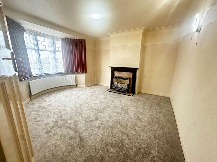 3 Bedroom Semi-Detached House To Rent In Lancing Road, BR6