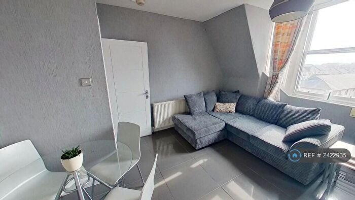 3 Bedroom Flat To Rent In Constitution Street, Edinburgh, EH6