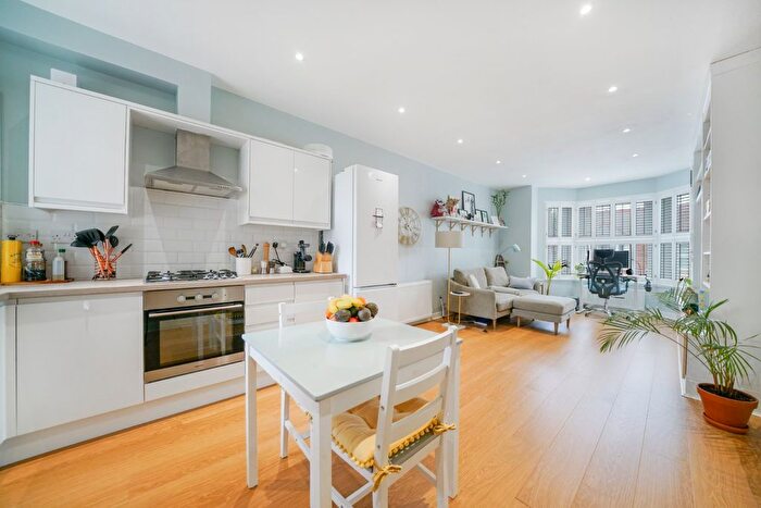 2 Bedroom Flat To Rent In Chapter Road, Willesden Green, London, NW2