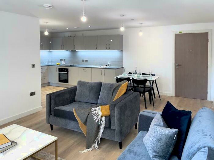 2 Bedroom Apartment To Rent In Apt :: The Quarters, M1