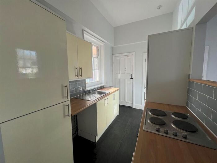 1 Bedroom Flat To Rent In The Shopping Centre, Hull, HU8