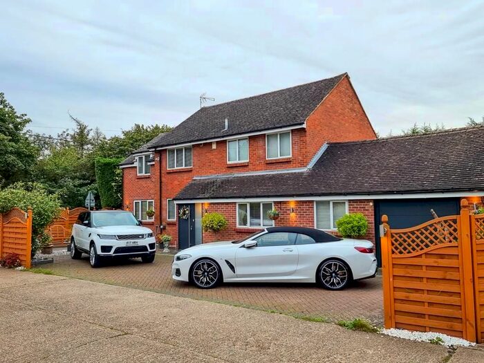 4 Bedroom Detached House For Sale In Milton Common, Oxfordshire, OX9