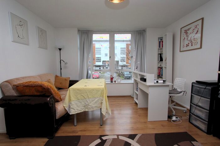 2 Bedroom Flat To Rent In , Felixstowe Court, London, E16