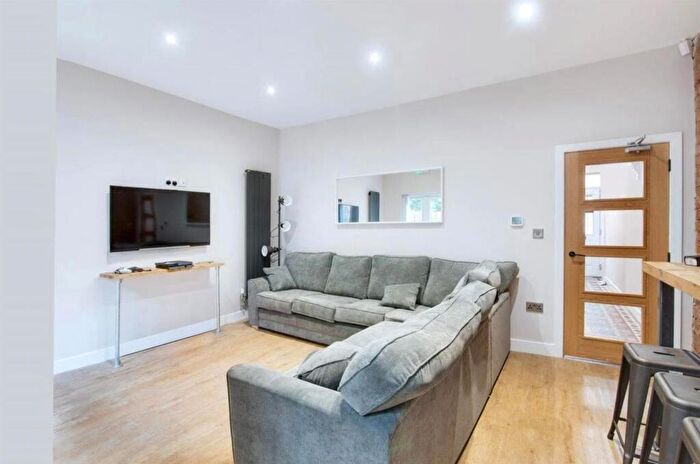 6 Bedroom Terraced House To Rent In Eldon Road, Birmingham, B16