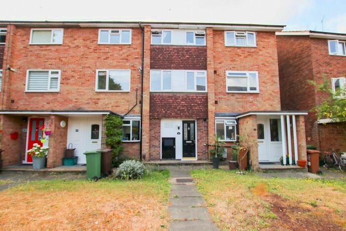 2 Bedroom Maisonette To Rent In Bond Gardens, Wallington, SM6