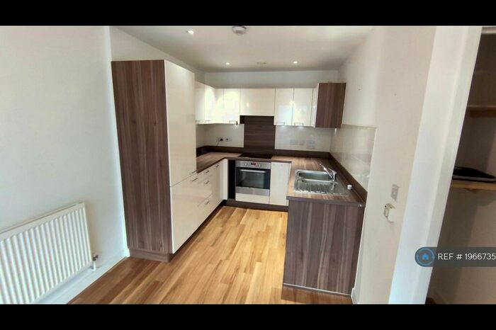 2 Bedroom Flat To Rent In Cabot Close, Croydon, CR0