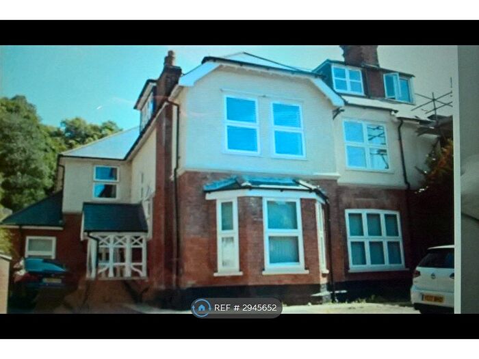 1 Bedroom Flat To Rent In Amersham Hill, High Wycombe, HP13