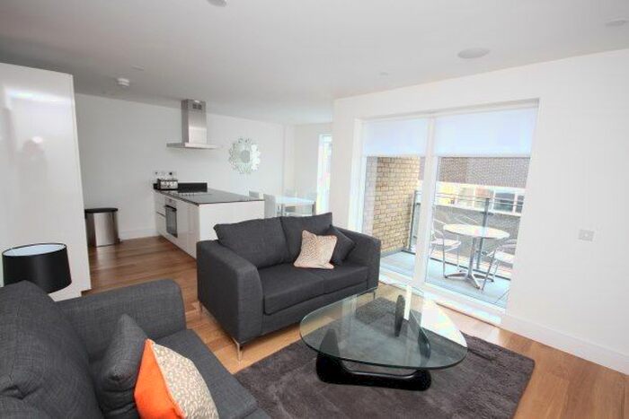 2 Bedroom Flat To Rent In Lamb Walk, London, SE1