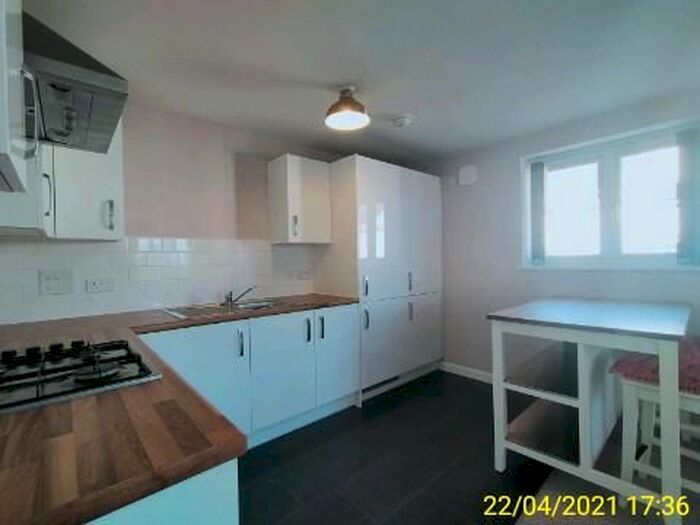 2 Bedroom Flat To Rent In Kidlaw Close, Edinburgh, EH16